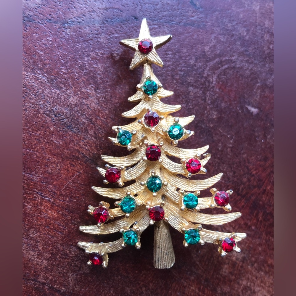 Vintage Mylu Christmas tree brooch